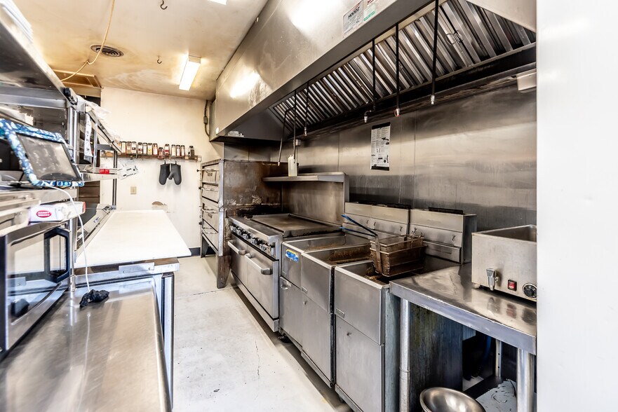 More Photos Of 5527 Oregonia Rd, Oregonia Restaurant For Sale