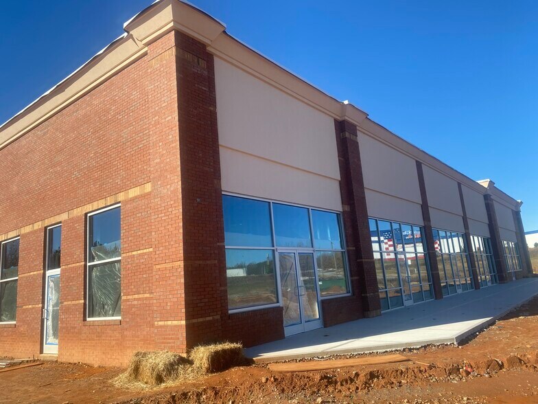 Primary Photo Of 4045-4095 Mt Zion Pky, Stockbridge Medical For Lease