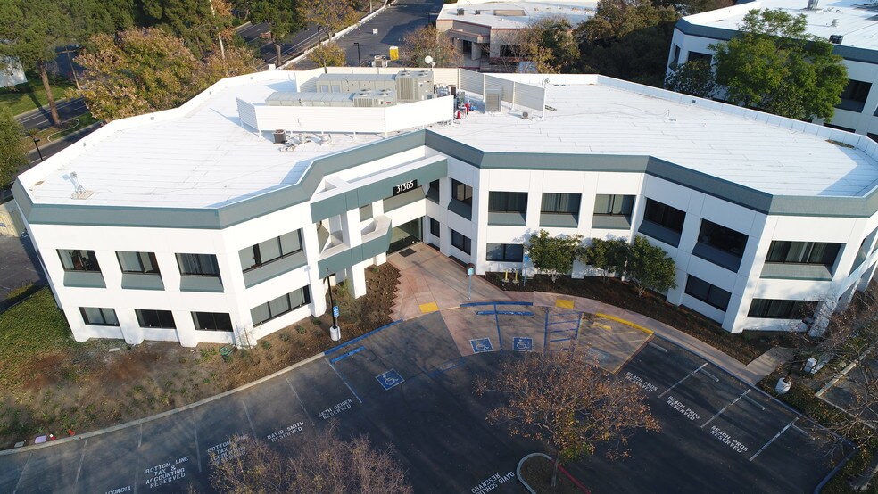 More Photos Of 31365 Oak Crest Dr, Westlake Village Office For Lease