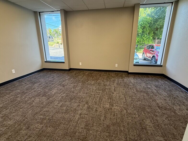 More Photos Of 4420 W Vickery Blvd, Fort Worth Office For Lease