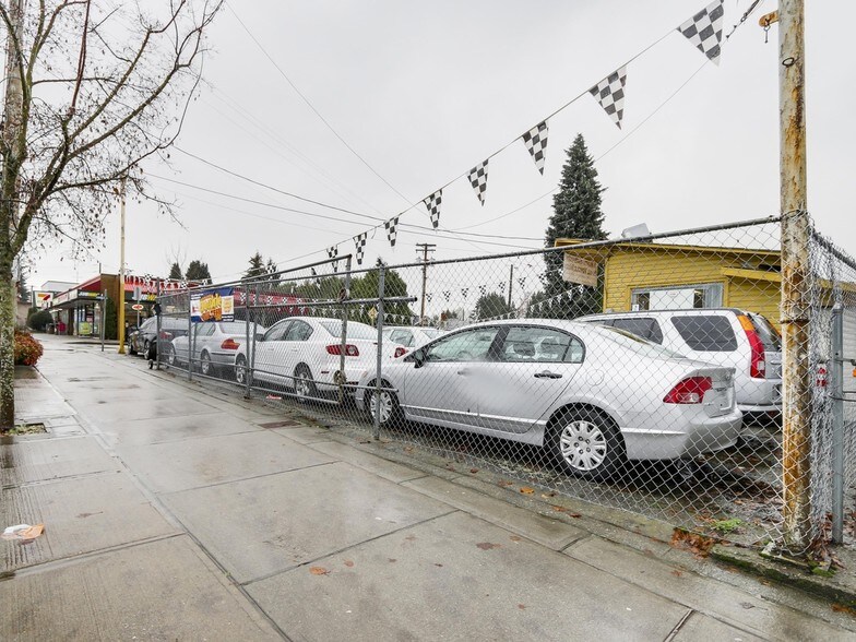 More Photos Of 909-915 Twelfth St, New Westminster Land For Sale