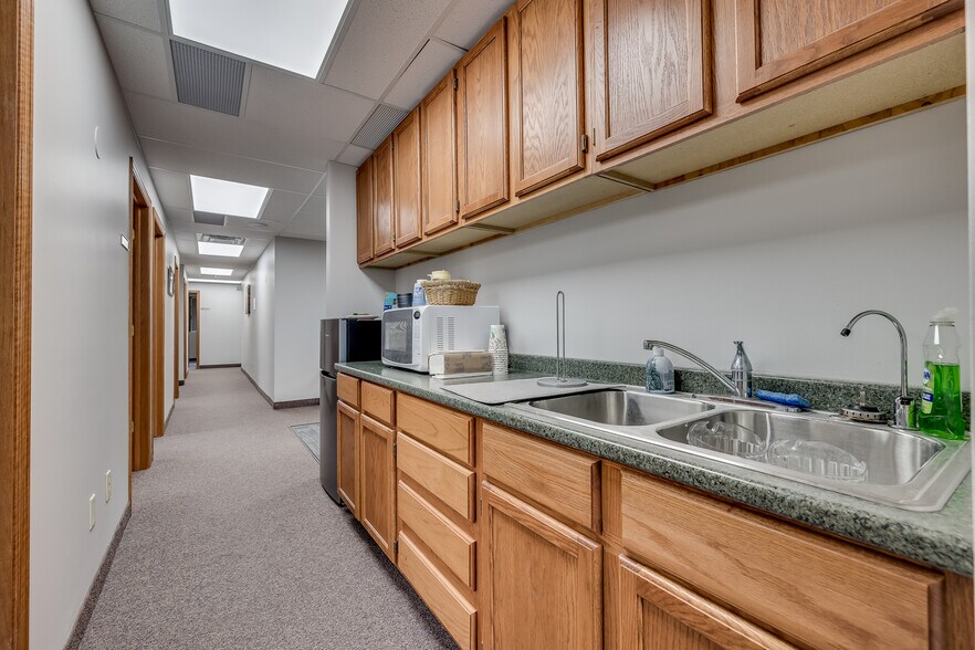 More Photos Of 4205 Lancaster Ln N, Plymouth Office For Lease