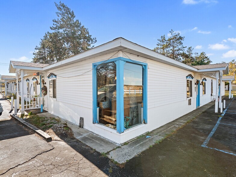 More Photos Of 1024 S I 75 Business Loop, Grayling Hotel For Sale