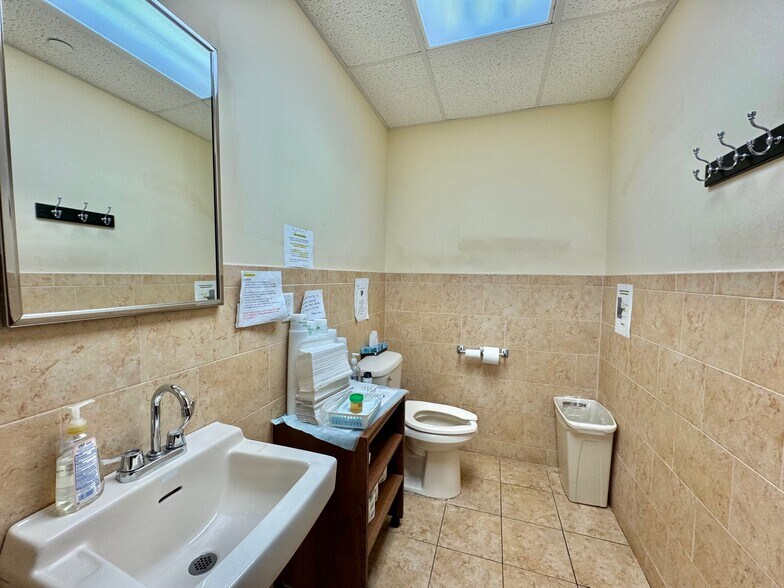 More Photos Of 191 Herricks Rd, New Hyde Park Medical For Sale