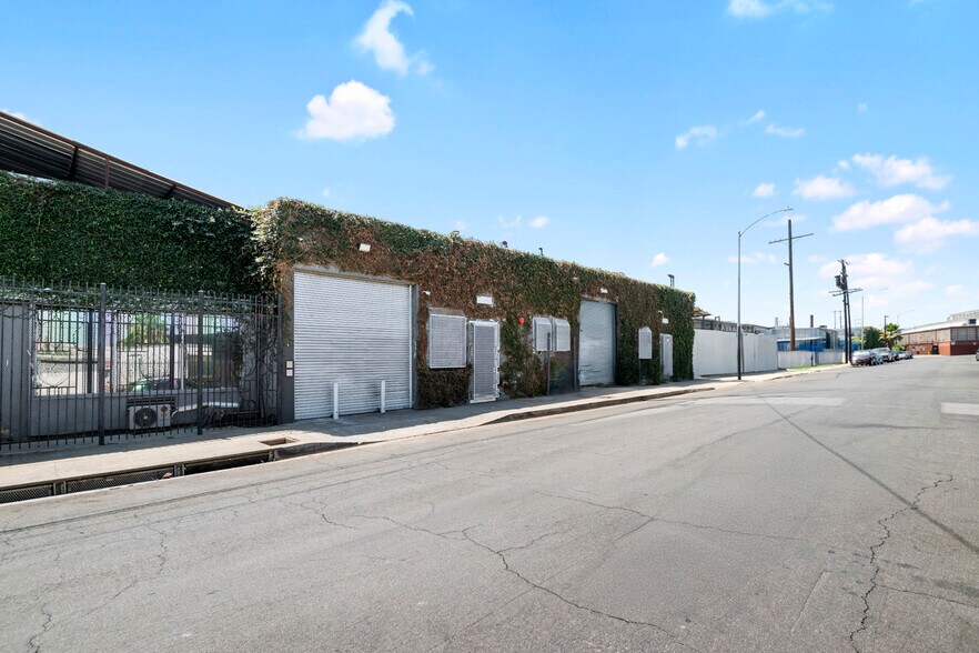 More Photos Of 3238 Union Pacific Ave, Los Angeles Industrial For Lease
