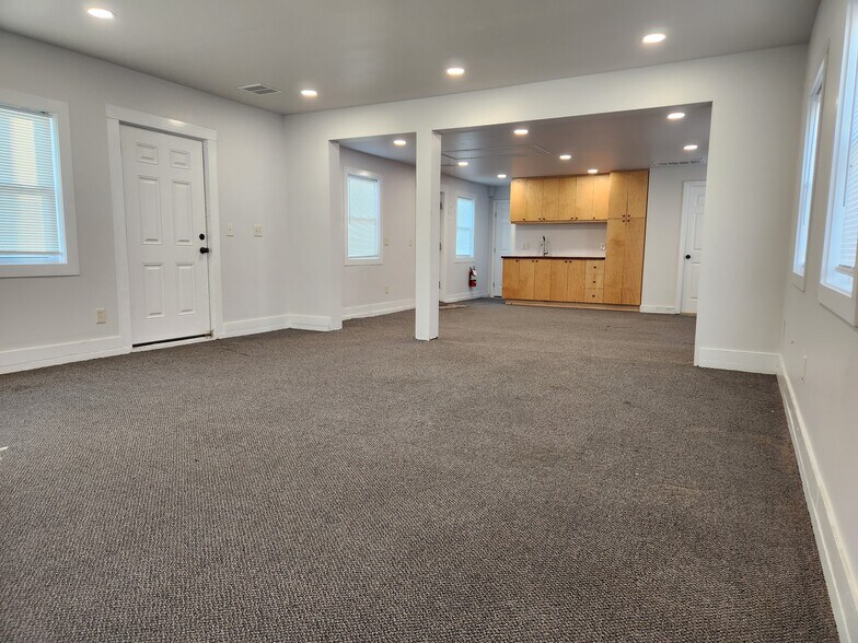 More Photos Of 13 Elm Ct, Easton Office For Lease