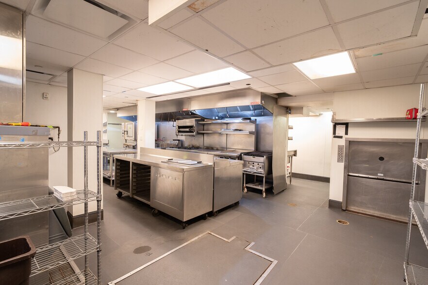 More Photos Of 80 N 6th St, Brooklyn General Retail For Lease