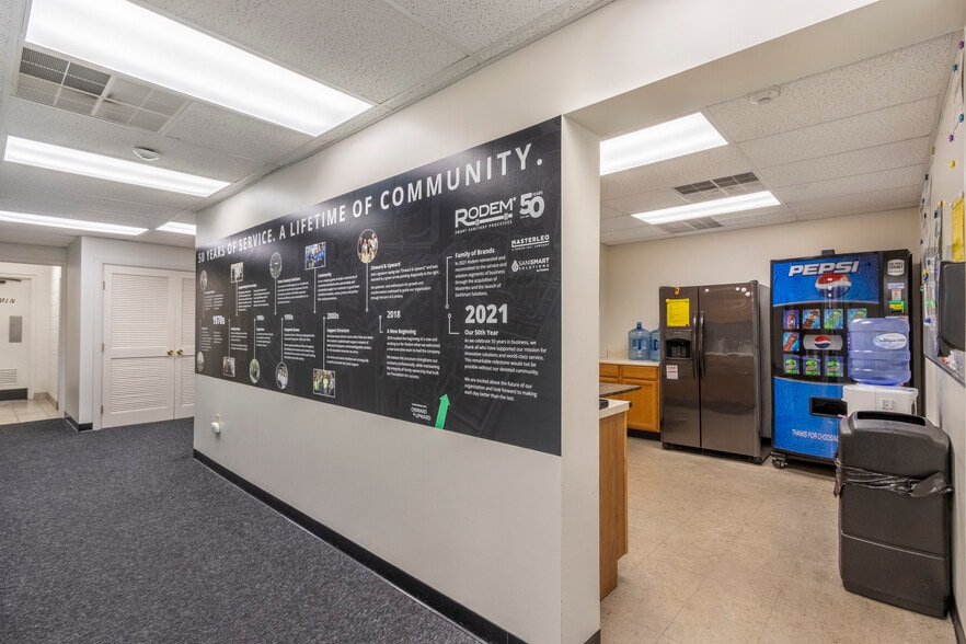 More Photos Of 5095 Crookshank Rd, Cincinnati Light Manufacturing For Sale