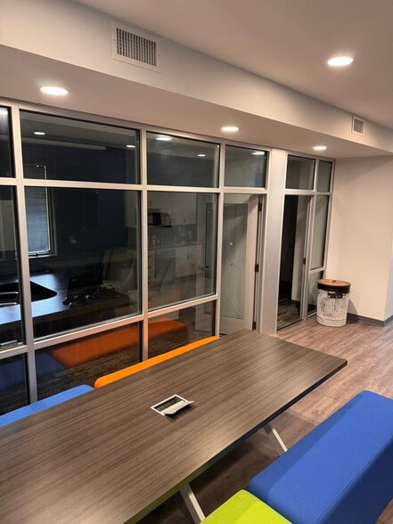 More Photos Of 6470 N Shadeland Ave, Indianapolis Office For Lease