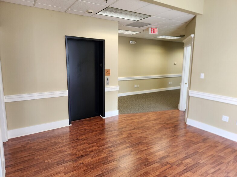 More Photos Of 446 E Main St, Bowling Green Office For Sale