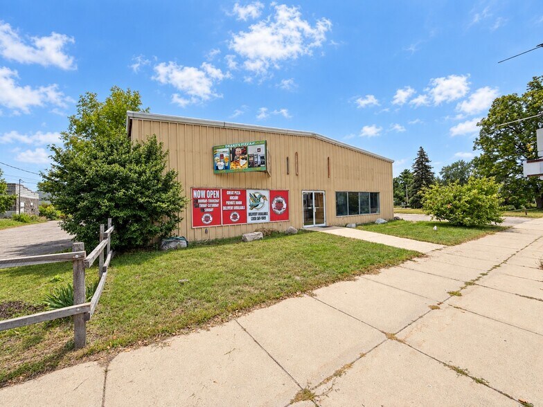 Primary Photo Of 309 Barclay Ave, Pine River Office For Sale