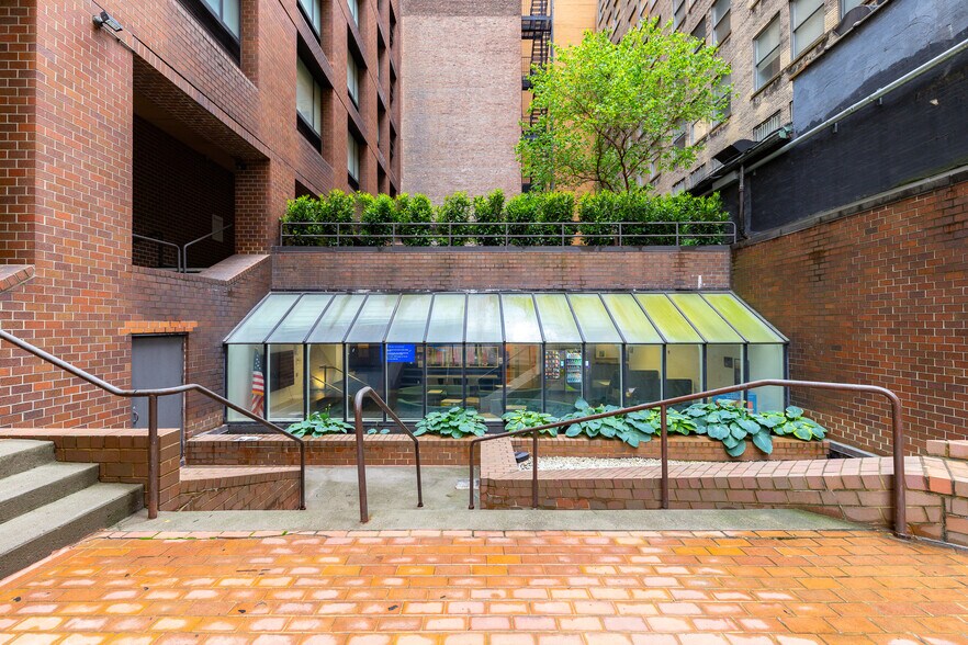 More Photos Of 30 W 61st St, New York Office For Lease