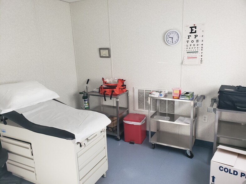 More Photos Of 420 Halliburton Dr, Williston Industrial For Lease