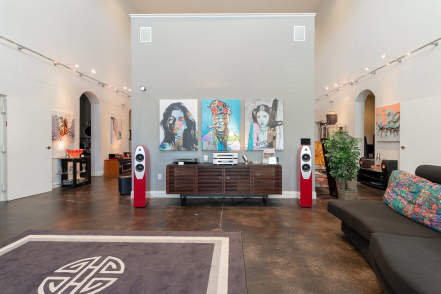 More Photos Of 8780 Perimeter Park Ct, Jacksonville Storefront Retail Office For Lease