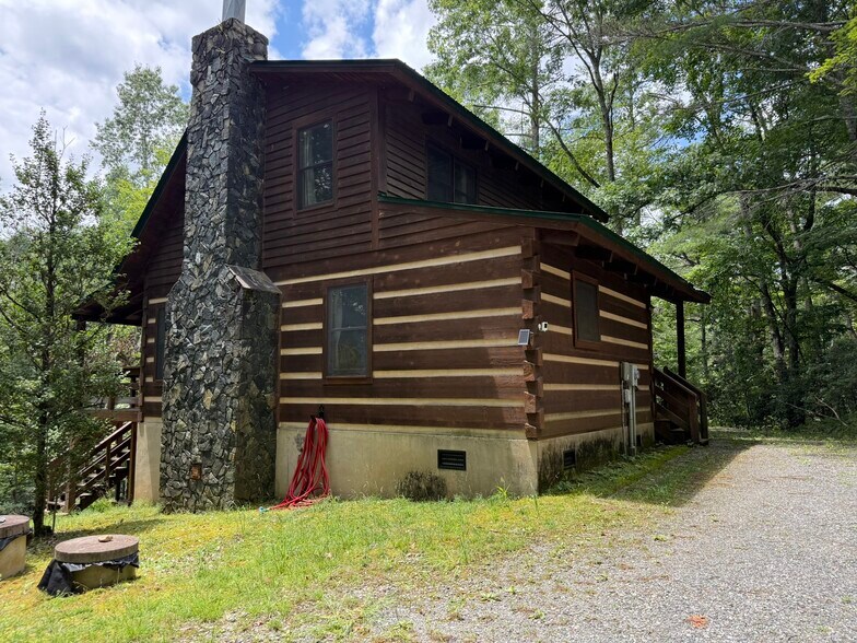More Photos Of 1105 Fall Creek Rd, Purlear Specialty For Sale