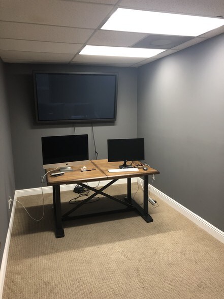 More Photos Of 1907 W Burbank Blvd, Burbank Office For Lease