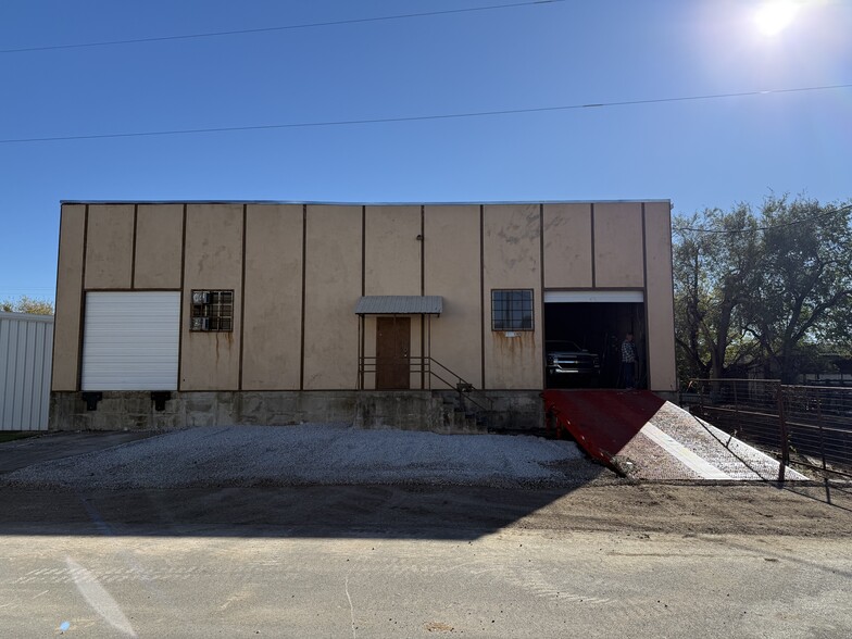 Primary Photo Of 136 NE 47th St, Oklahoma City Manufacturing For Sale