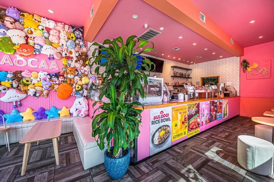 More Photos Of 3139 N Broadway St, Chicago General Retail For Sale