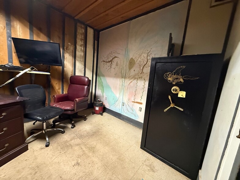 More Photos Of 27971 OK-50, Freedom Convenience Store For Sale