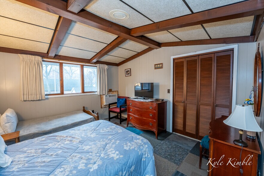 More Photos Of 104 W Houghton Lake Dr, Prudenville Hotel For Sale