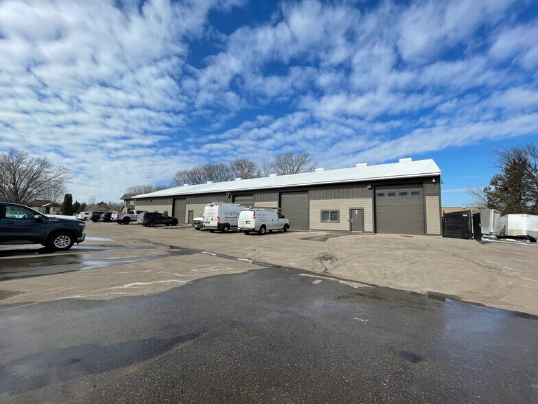 More Photos Of 12467 Boone Ave, Savage Warehouse For Lease