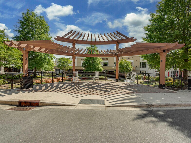 More Photos Of 2015 Ayrsley Town Blvd, Charlotte Unknown For Lease