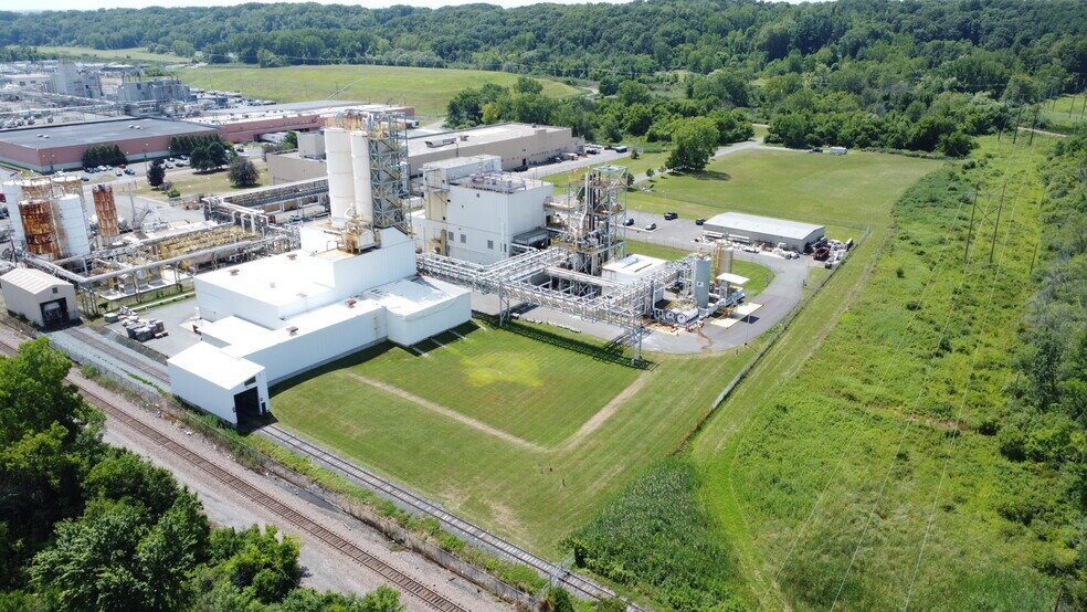 More Photos Of 7 Schoolhouse Ln, Waterford Manufacturing For Sale