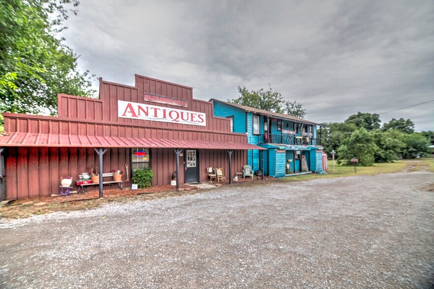 More Photos Of 604 S Rodeo Dr, Comanche Storefront Retail Office For Sale