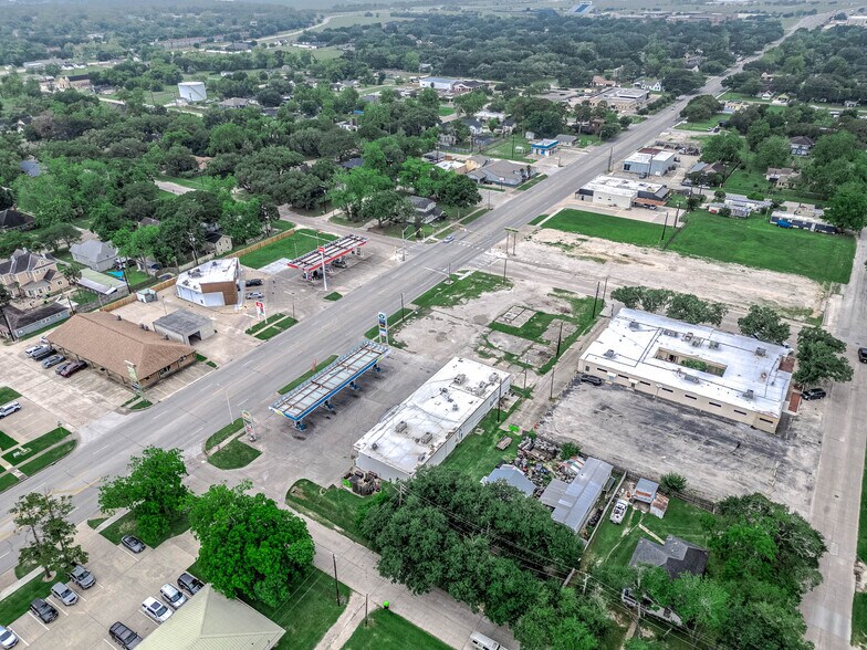 More Photos Of 1417 7th St, Bay City Storefront For Lease