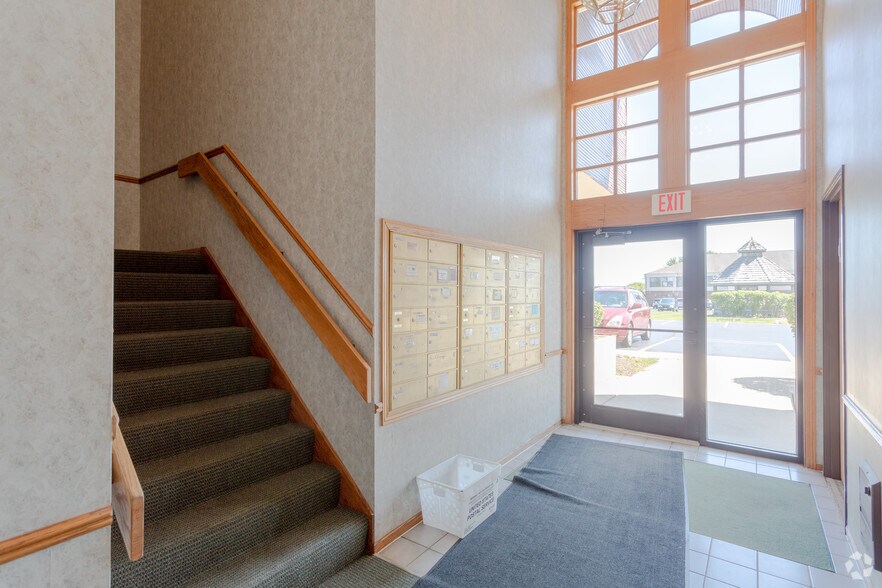 More Photos Of 1001 W Glen Oaks Ln, Mequon Office For Lease