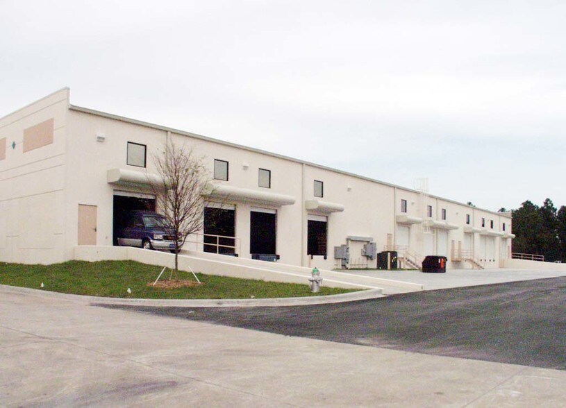 More Photos Of 8901 Boggy Creek Rd, Orlando Warehouse For Lease