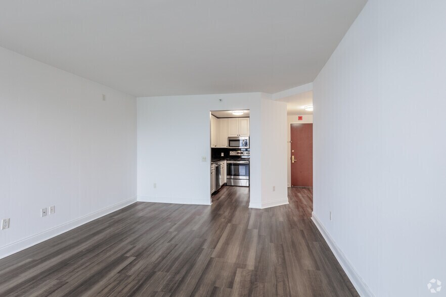 More Photos Of 100 Tower Dr, Edgewater Apartments For Lease