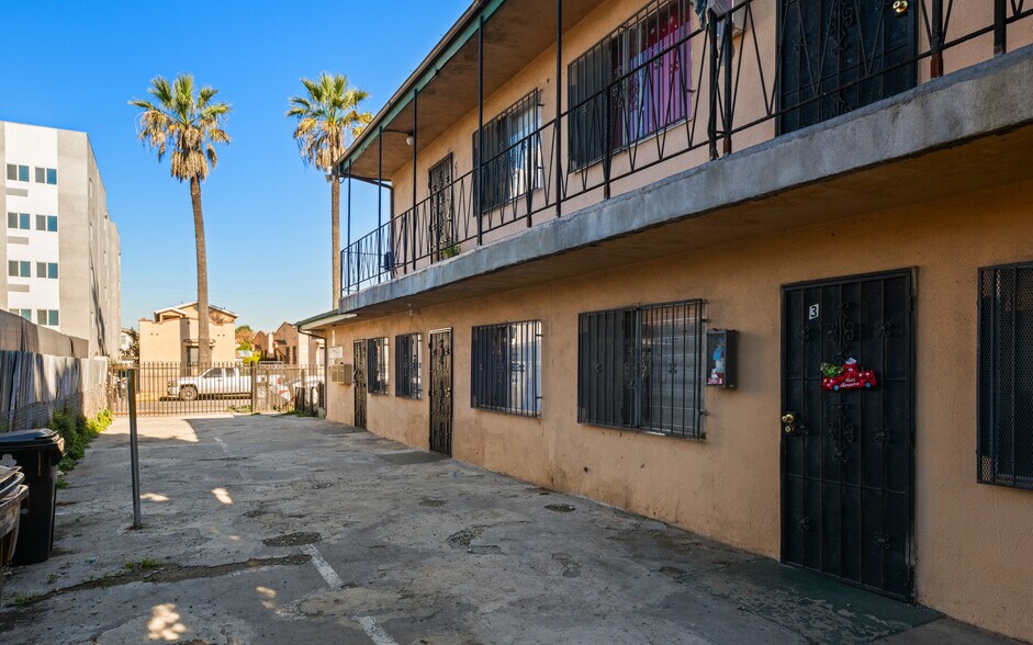 More Photos Of 732 W 76th St, Los Angeles Apartments For Sale