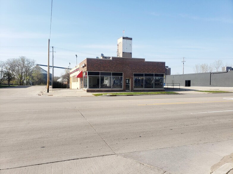 More Photos Of 828 Main St, Red Wing Auto Repair For Sale