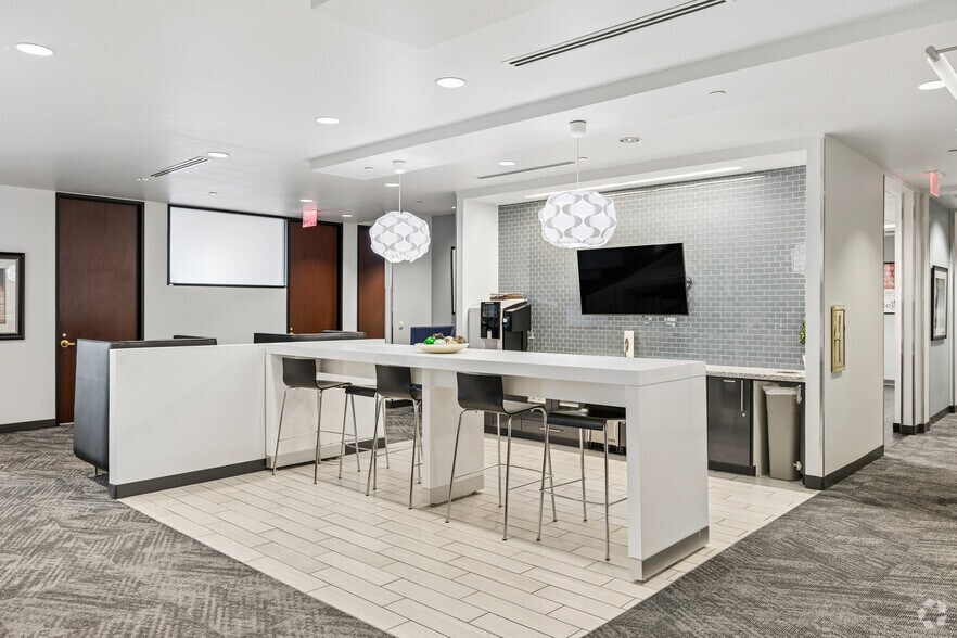 More Photos Of 2415 E Camelback Rd, Phoenix Coworking Space