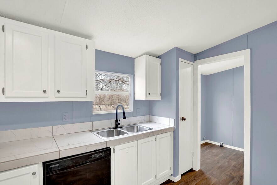 More Photos Of 2806 US Highway 90 W, Hondo Office For Sale