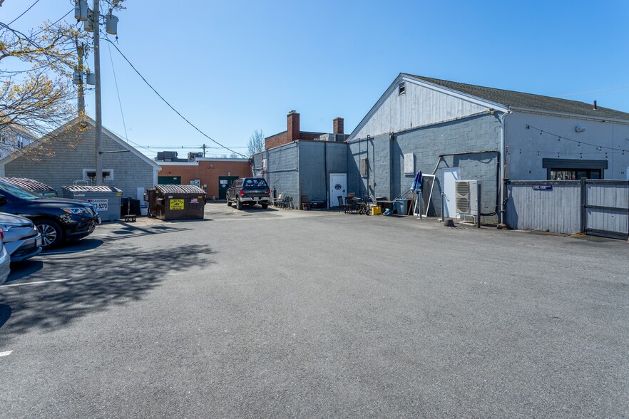 More Photos Of 334 Main St, Hyannis Storefront For Lease