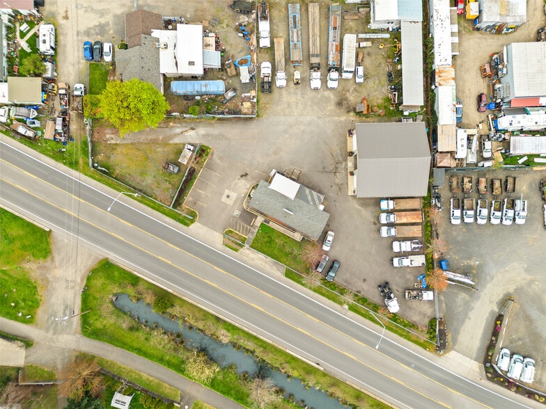 More Photos Of 3894 Roosevelt Blvd, Eugene Industrial For Sale