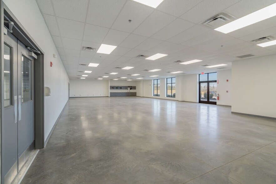 More Photos Of 2677 Huntington Park Dr, Loudon Warehouse For Lease