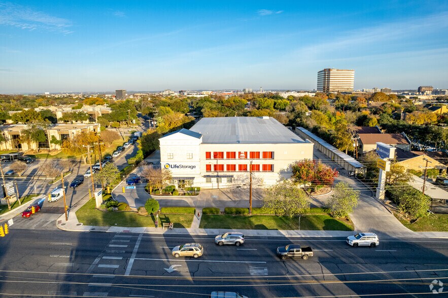 More Photos Of 7340 Blanco Rd, San Antonio Self Storage For Lease