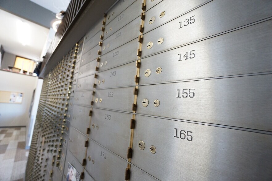 More Photos Of 401 S 7th St, Sunnyside Bank For Sale