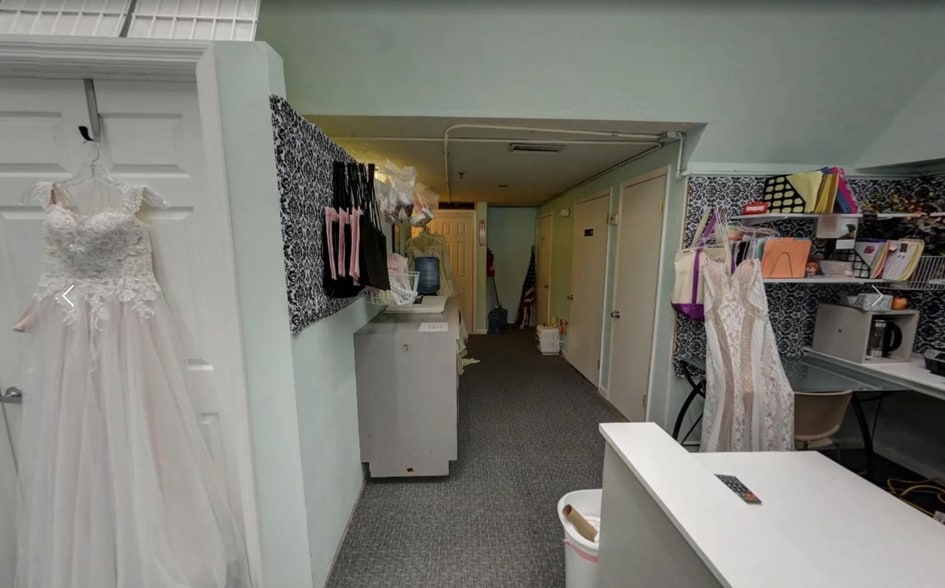 More Photos Of 2441 NW 43rd St, Gainesville Storefront For Sale