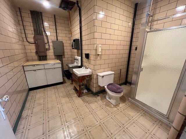 More Photos Of 810 Taylor St, Elyria Industrial For Sale