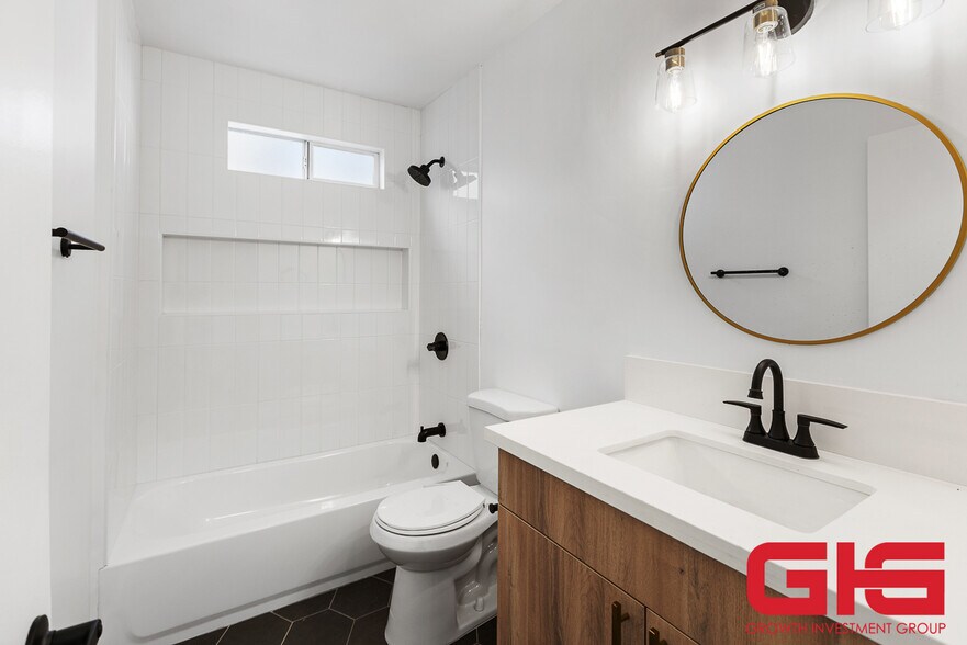 More Photos Of 1063 Justin Ave, Glendale Apartments For Sale