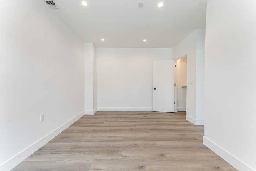 More Photos Of 21719 Hart St, Canoga Park Apartments For Sale