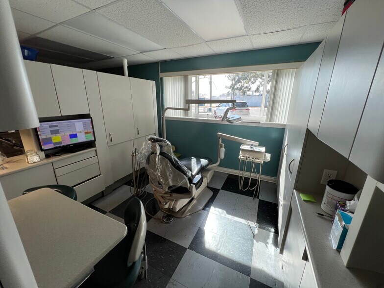 More Photos Of 901 New Warrington Rd, Pensacola Medical For Sale