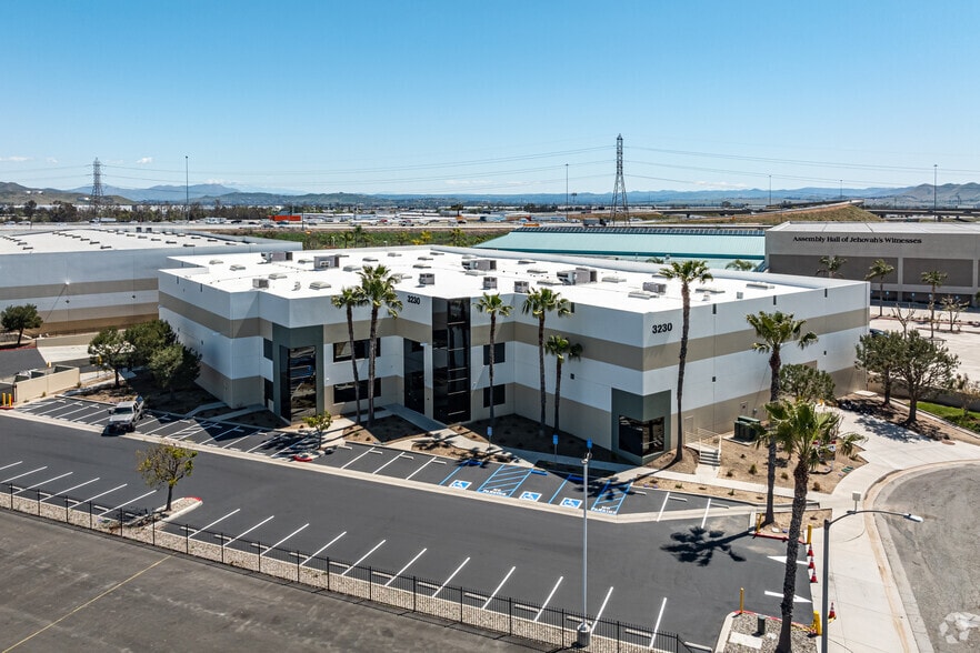 More Photos Of 3230 Cornerstone Dr, Eastvale Warehouse For Lease