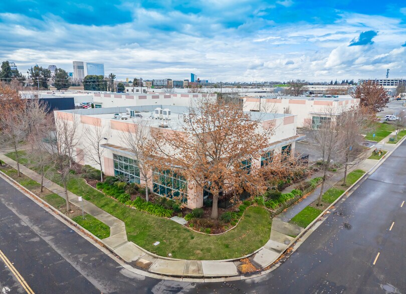 More Photos Of 1030 N D St, Sacramento Light Manufacturing For Sale