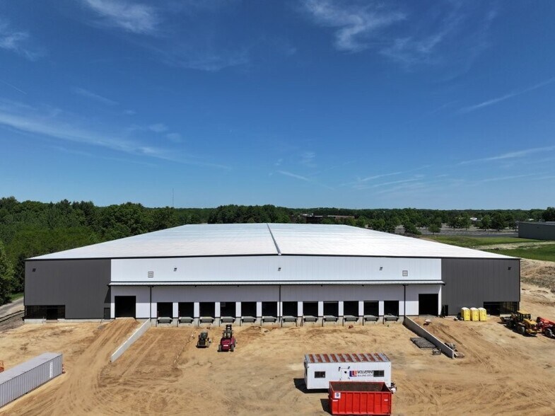 More Photos Of 5177 Corporate Woods Dr, Kalamazoo Distribution For Lease
