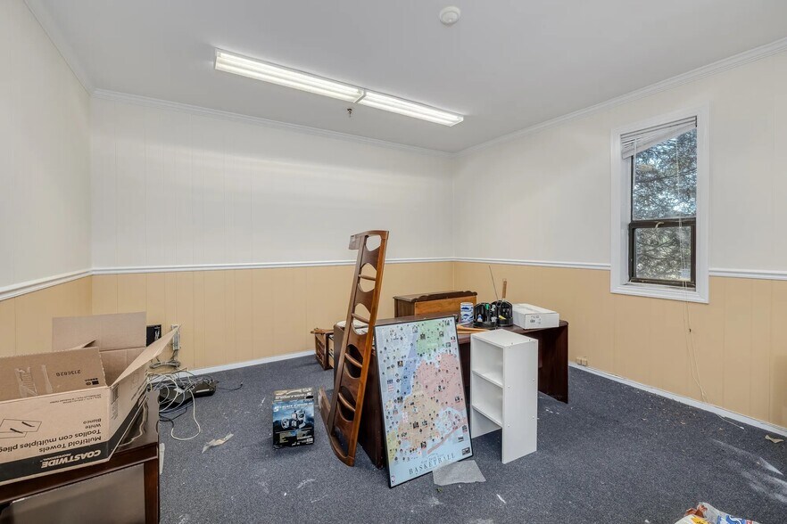 More Photos Of 1551 Kellum Pl, Mineola Office For Sale
